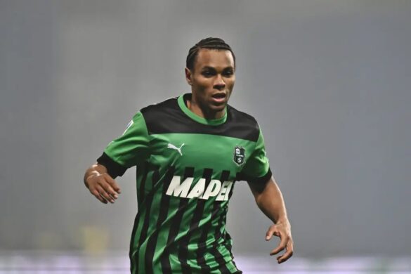 Sunderland Gagal Dapatkan Armand Lauriente dari Sassuolo